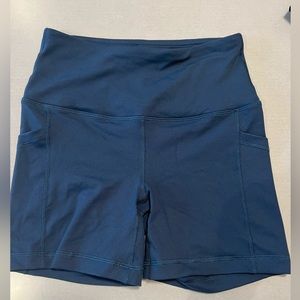 Women’s biker shorts with side pocket